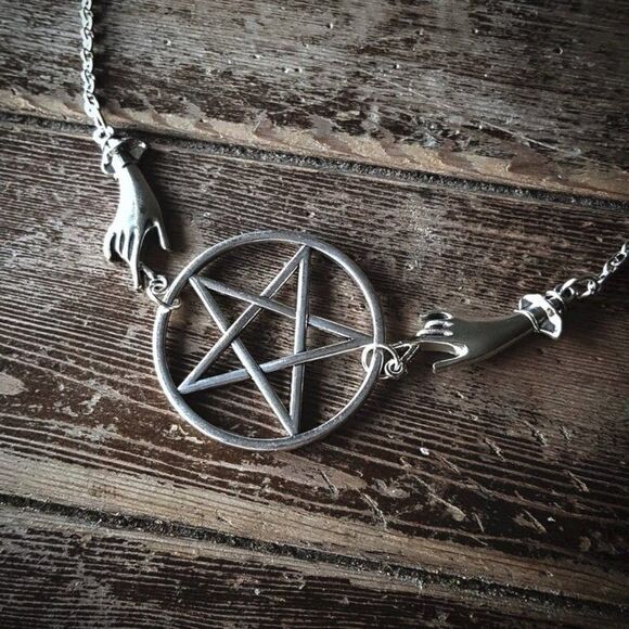 Large Silver Pentagram Collar Necklace - Picture 1 of 6